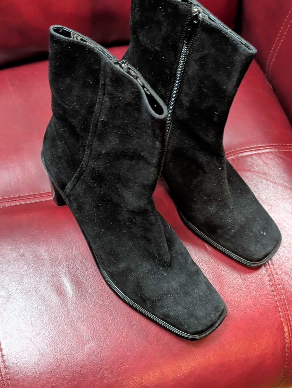 Lord & Taylor' Black Suede Ankle Boots with Block Heel Size 10 - Picture 4 of 7